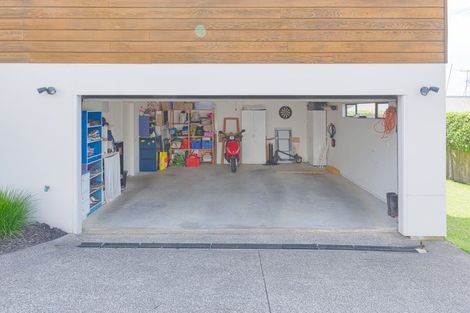 Photo of property in 2/310 Wairau Road, Glenfield, Auckland, 0629