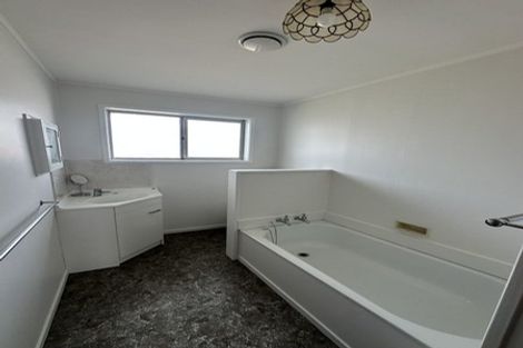 Photo of property in 1/62 Tiroroa Avenue, Te Atatu South, Auckland, 0610