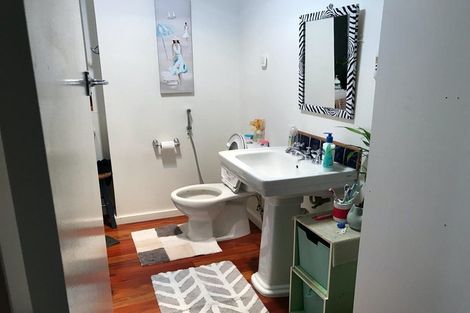 Photo of property in 1/8 Golf Road, New Lynn, Auckland, 0600