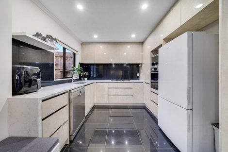 Photo of property in 2 Dewan Lane, Papatoetoe, Auckland, 2025