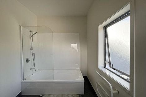 Photo of property in 76h Edmonton Road, Henderson, Auckland, 0612