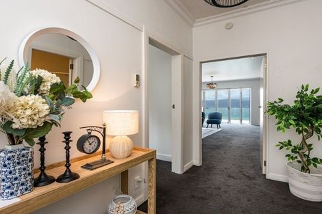 Photo of property in 116 Nevay Road, Karaka Bays, Wellington, 6022