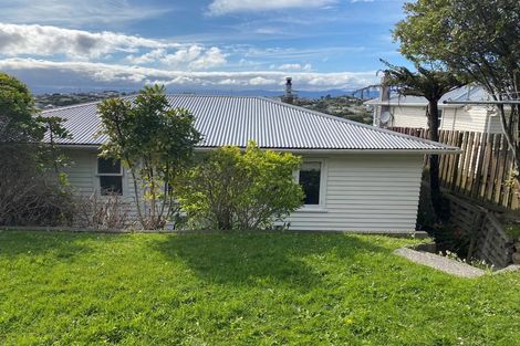 Photo of property in 60 Ruskin Road, Newlands, Wellington, 6037