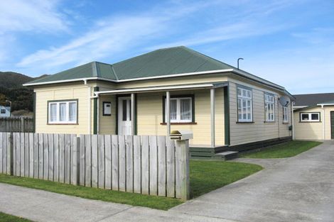 Photo of property in 7 Grimsby Grove, Wainuiomata, Lower Hutt, 5014