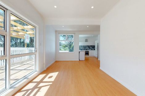 Photo of property in 69 Ranui Crescent, Khandallah, Wellington, 6035