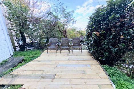 Photo of property in 72 Kelburn Parade, Kelburn, Wellington, 6012