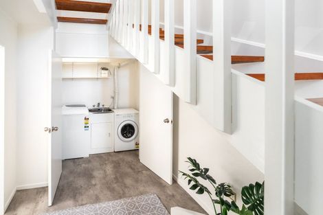 Photo of property in 16 Garden Road, Northland, Wellington, 6012