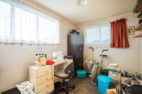 Photo of property in 32 Endeavour Street, Marfell, New Plymouth, 4310