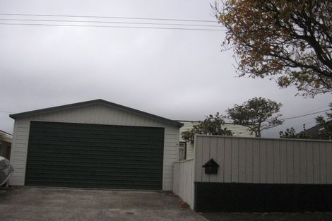 Photo of property in 2/6 Saulbrey Grove, Woburn, Lower Hutt, 5010