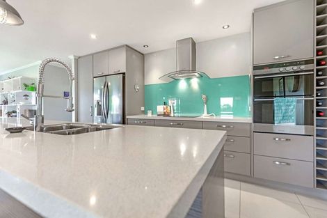 Photo of property in 19 Kendallvale Drive, Waiuku, 2123