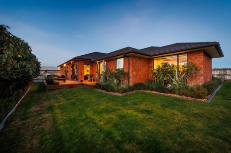 Photo of property in 23 Galea Grove, Kelvin Grove, Palmerston North, 4414