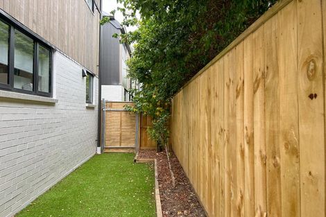 Photo of property in 12/12 Tawa Road, Te Atatu Peninsula, Auckland, 0610