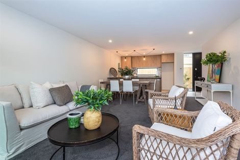 Photo of property in 10 Bishop Street, Green Bay, Auckland, 0604
