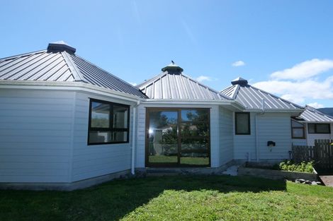 Photo of property in 3 Nugget Grove, Raumati Beach, Paraparaumu, 5032