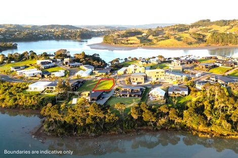 Photo of property in 2 Pekapeka Street, Raglan, 3225