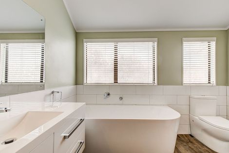 Photo of property in 2/13 Mana Esplanade, Paremata, Porirua, 5026