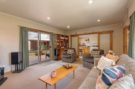 Photo of property in 9 Panako Place, Awapuni, Palmerston North, 4412