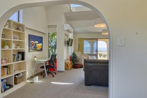 Photo of property in 26 Charles Street, Westshore, Napier, 4110