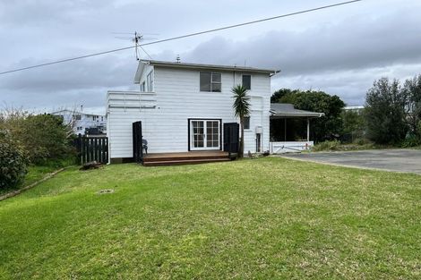 Photo of property in 6 Kaitawa Street, Waikanae Beach, Waikanae, 5036