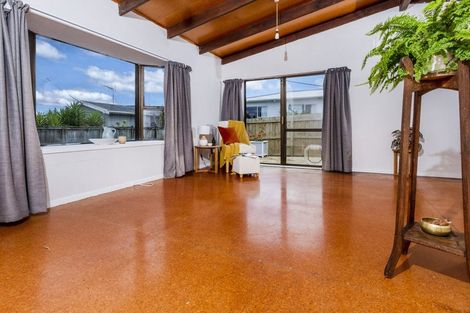 Photo of property in 1/65 Stanley Road, Glenfield, Auckland, 0629