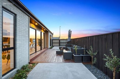 Photo of property in 12 Oakville Close, Rangiora, 7400