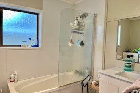 Photo of property in 1/7 Pomelo Road, Te Atatu South, Auckland, 0610