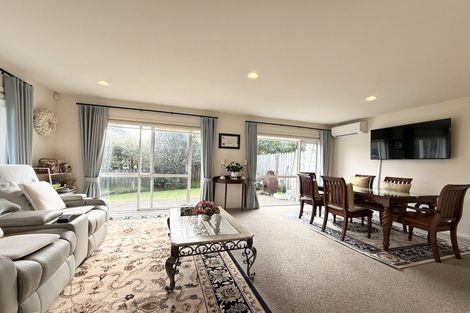 Photo of property in 1/86 Fernhill Way, Oteha, Auckland, 0632