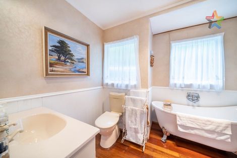 Photo of property in 5 Mokopuna Grove, Stokes Valley, Lower Hutt, 5019
