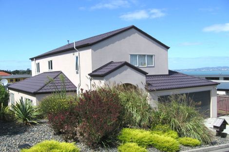 Photo of property in 3 Mariners View Road, Beach Haven, Auckland, 0626