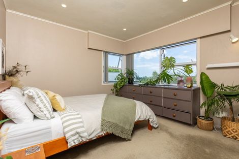 Photo of property in 18 Deuxberry Avenue, Northcote, Auckland, 0627