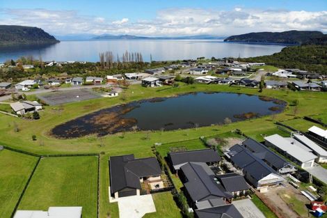 Photo of property in 2 Pukeko Way, Kinloch, Taupo, 3377