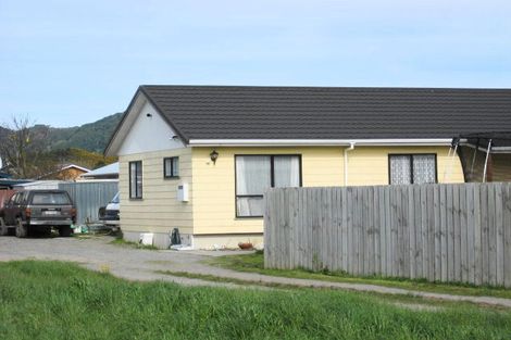 Photo of property in 5 Grimsby Grove, Wainuiomata, Lower Hutt, 5014