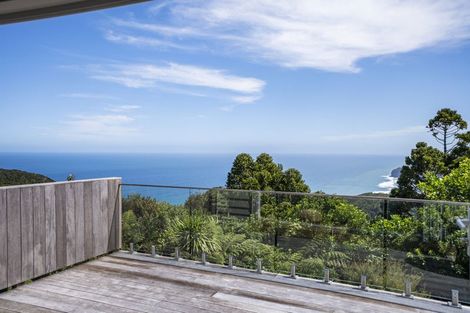 Photo of property in 41 Te Ahuahu Road, Piha, New Lynn, 0772