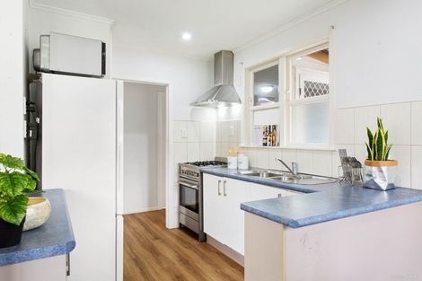 Photo of property in 51 Lauderdale Road, Birkdale, Auckland, 0626