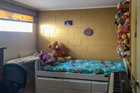 Photo of property in 99 Churton Drive, Churton Park, Wellington, 6037