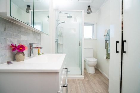 Photo of property in 42c Apu Crescent, Lyall Bay, Wellington, 6022