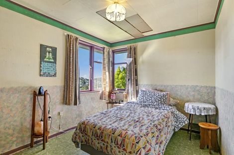 Photo of property in 106 Ruskin Road, Newlands, Wellington, 6037