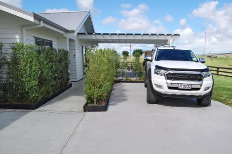 Photo of property in 7 Mountain Road, Kaiwaka, Maungaturoto, 0587