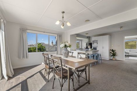 Photo of property in 94 Omata Road, Marfell, New Plymouth, 4310