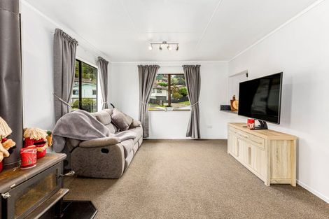 Photo of property in 35 Omapere Street, Whitby, Porirua, 5024