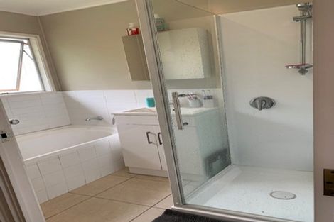 Photo of property in 9 St Catherine Crescent, West Harbour, Auckland, 0618