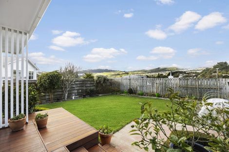 Photo of property in 11 Diane Grove, Paparangi, Wellington, 6037