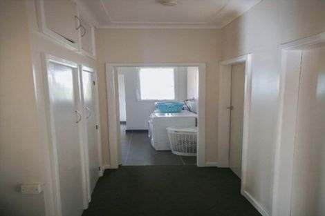 Photo of property in 6 Newington Road, Henderson, Auckland, 0612