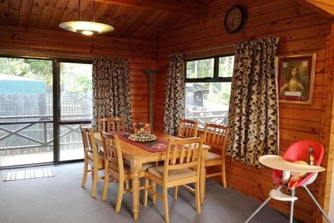 Photo of property in 554 Scenic Drive, Waiatarua, Auckland, 0612