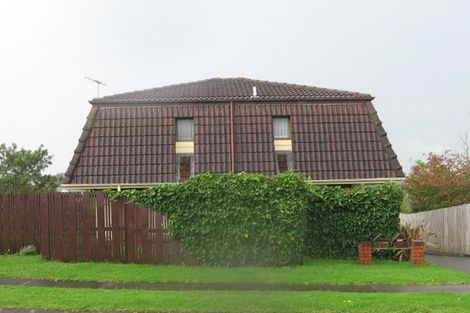 Photo of property in 2/26 Curacao Place, Half Moon Bay, Auckland, 2012