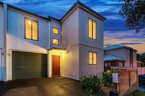 Photo of property in 39 Verdale Circle, Glen Eden, Auckland, 0602