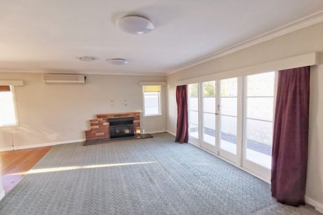 Photo of property in 6 Marlene Avenue, Te Atatu South, Auckland, 0610