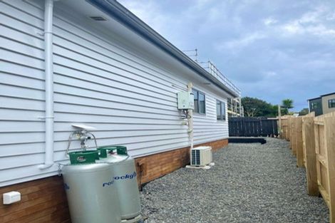 Photo of property in 43 Renata Crescent, Te Atatu Peninsula, Auckland, 0610