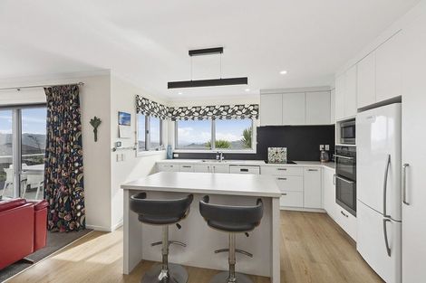 Photo of property in 3 Greenstone Place, Aotea, Porirua, 5024