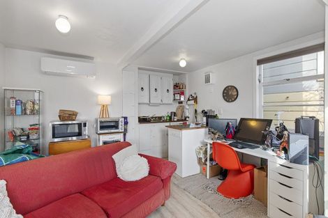 Photo of property in 3 Mcintyre Avenue, Mount Victoria, Wellington, 6011